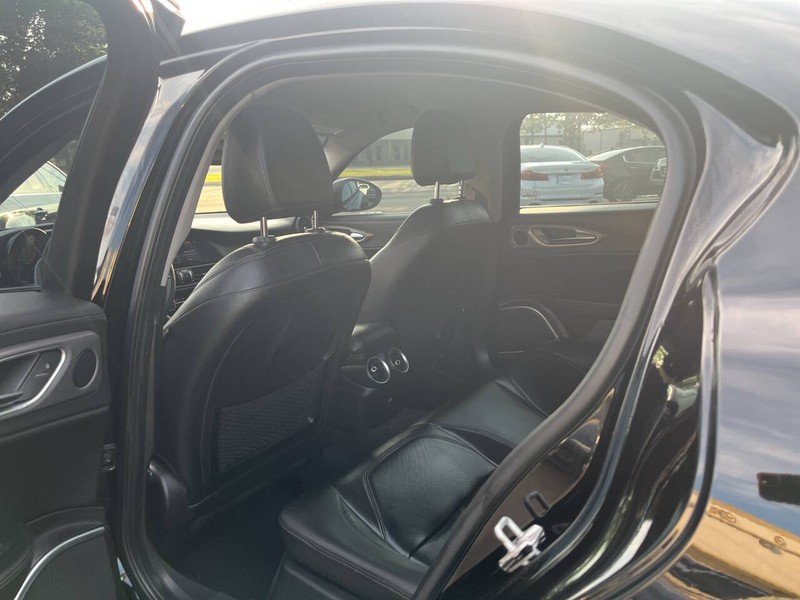 Alfa Romeo Giulia Vehicle Image 14
