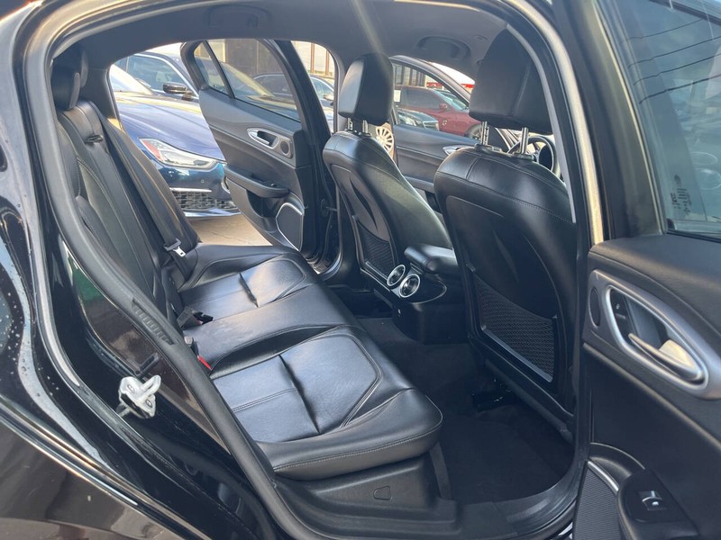 Alfa Romeo Giulia Vehicle Image 17
