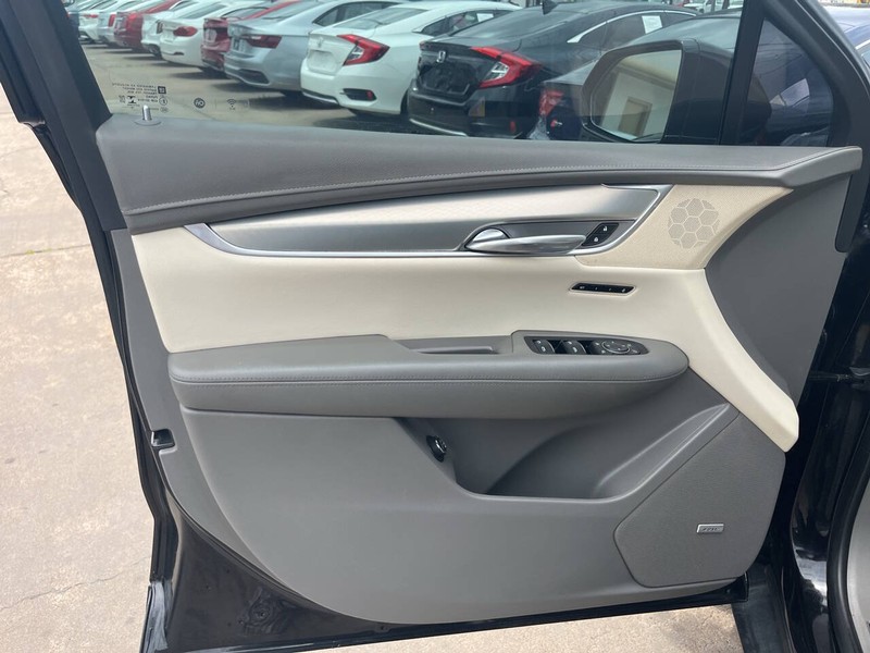 Cadillac XT5 Vehicle Image 07