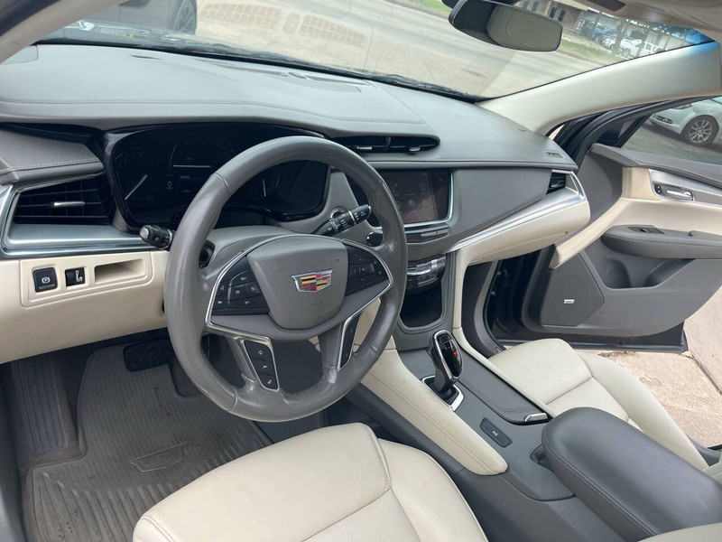 Cadillac XT5 Vehicle Image 09