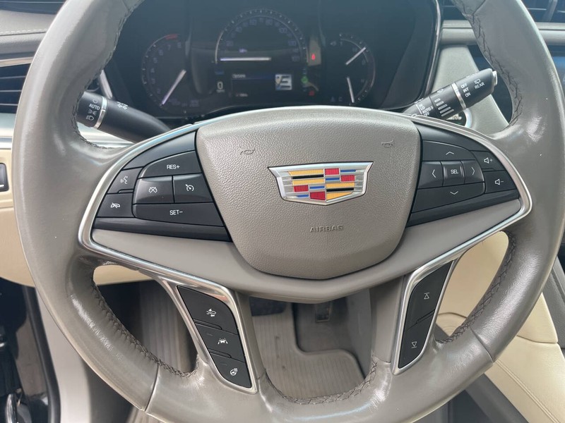 Cadillac XT5 Vehicle Image 11