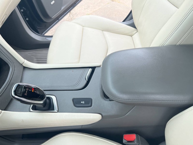 Cadillac XT5 Vehicle Image 13