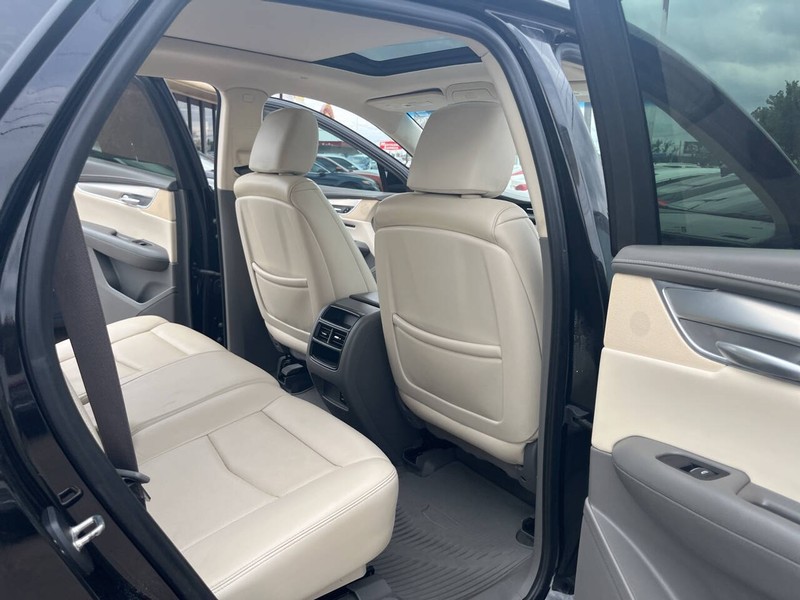 Cadillac XT5 Vehicle Image 25