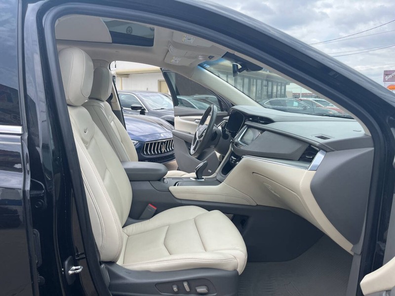 Cadillac XT5 Vehicle Image 26