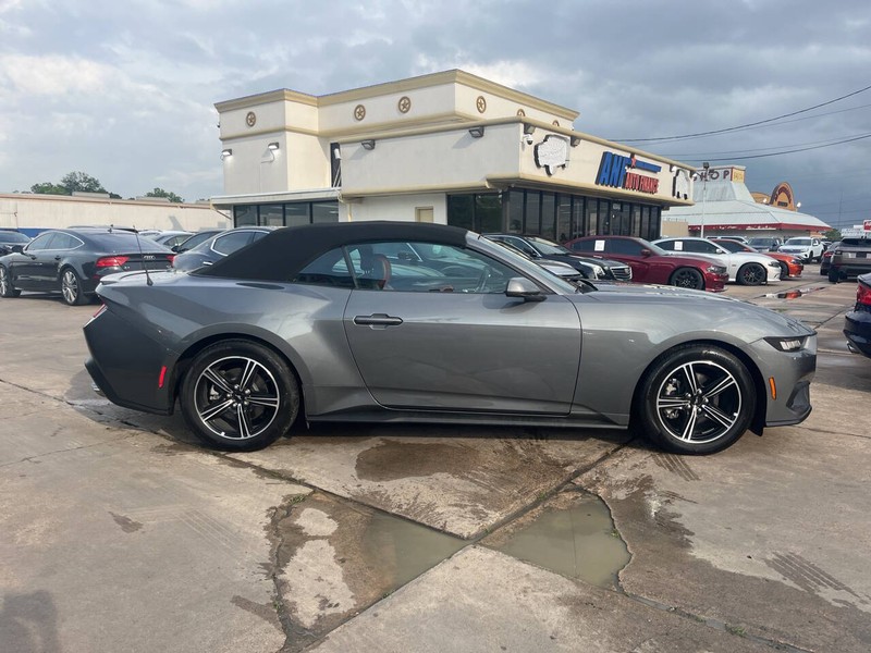 Ford Mustang Vehicle Image 16