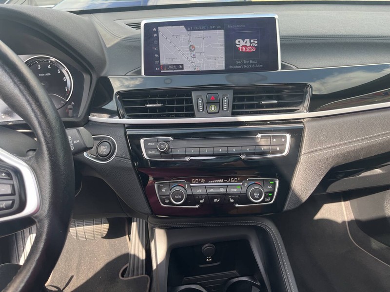 BMW X1 Vehicle Image 12
