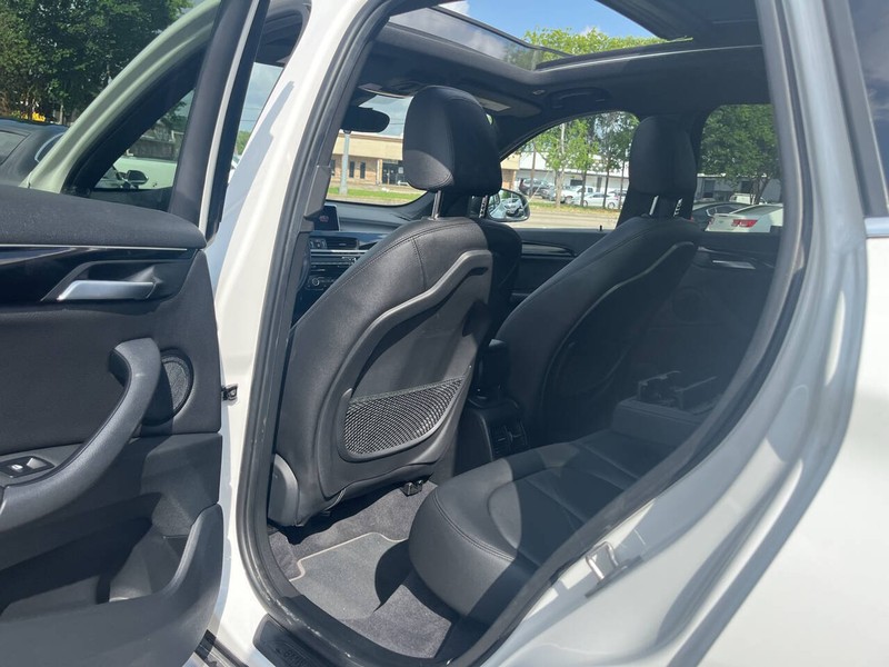 BMW X1 Vehicle Image 17