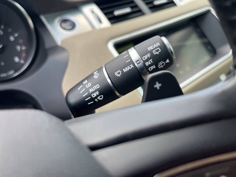 Land Rover Range Rover Evoque Vehicle Image 11