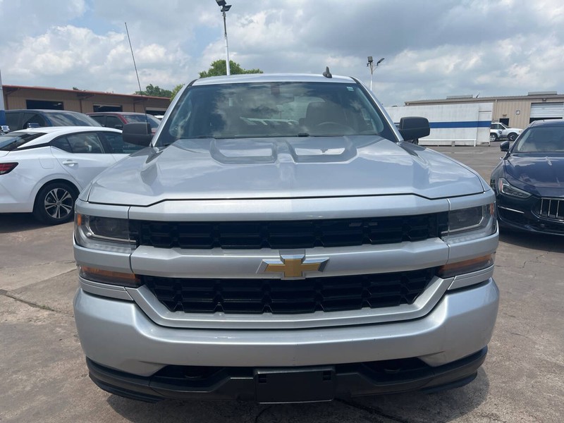 Chevrolet Silverado 1500 Vehicle Image 02