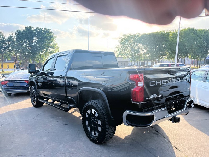 Chevrolet Silverado 2500HD Vehicle Image 06