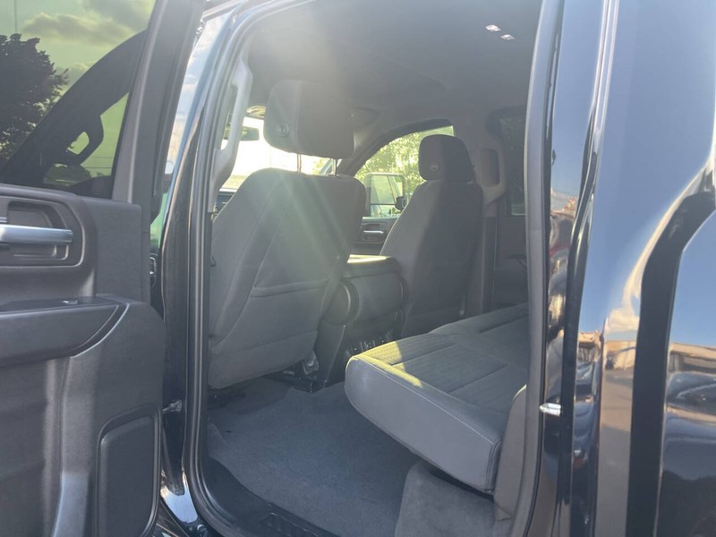Chevrolet Silverado 2500HD Vehicle Image 14