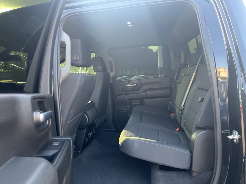 Chevrolet Silverado 2500HD Vehicle Image 15