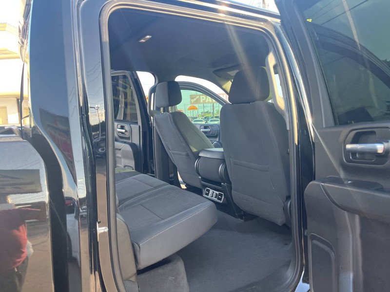 Chevrolet Silverado 2500HD Vehicle Image 17