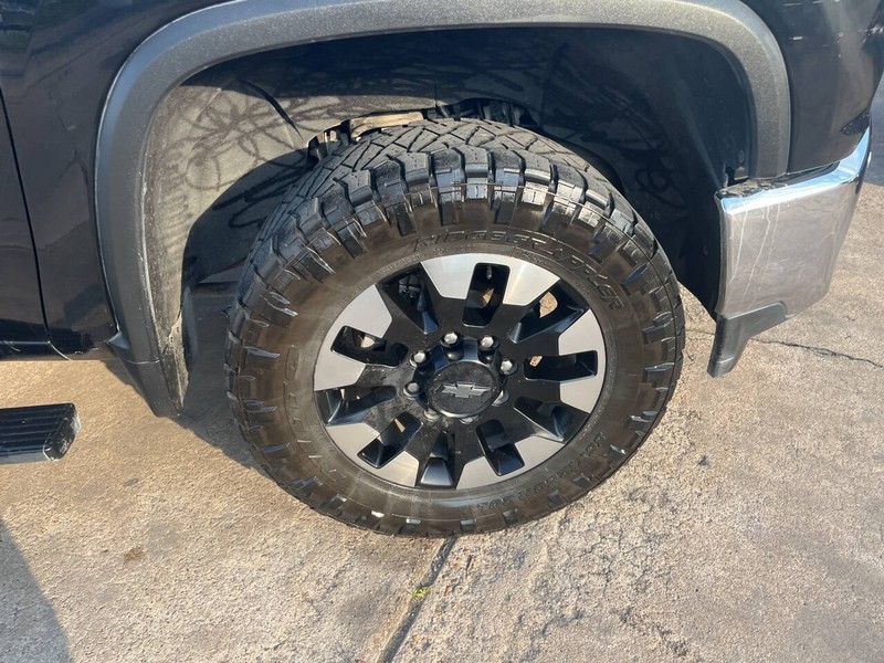 Chevrolet Silverado 2500HD Vehicle Image 21