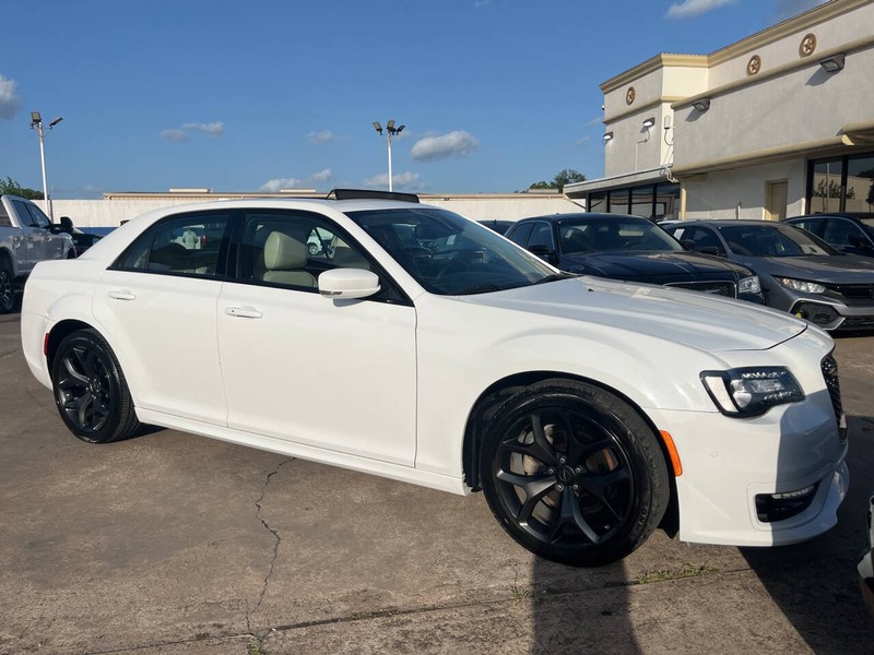 Chrysler 300 Vehicle Image 04