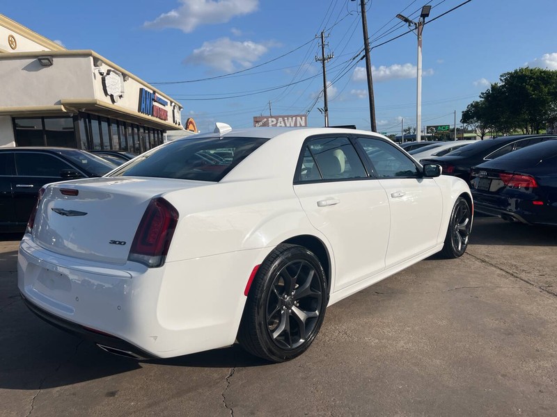 Chrysler 300 Vehicle Image 05