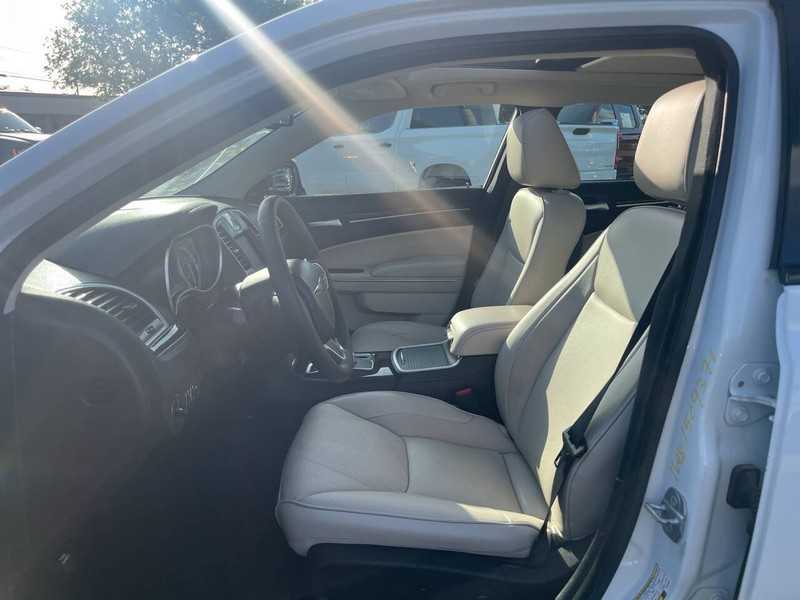 Chrysler 300 Vehicle Image 07