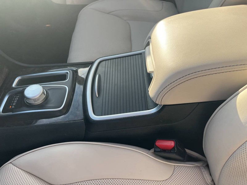 Chrysler 300 Vehicle Image 13