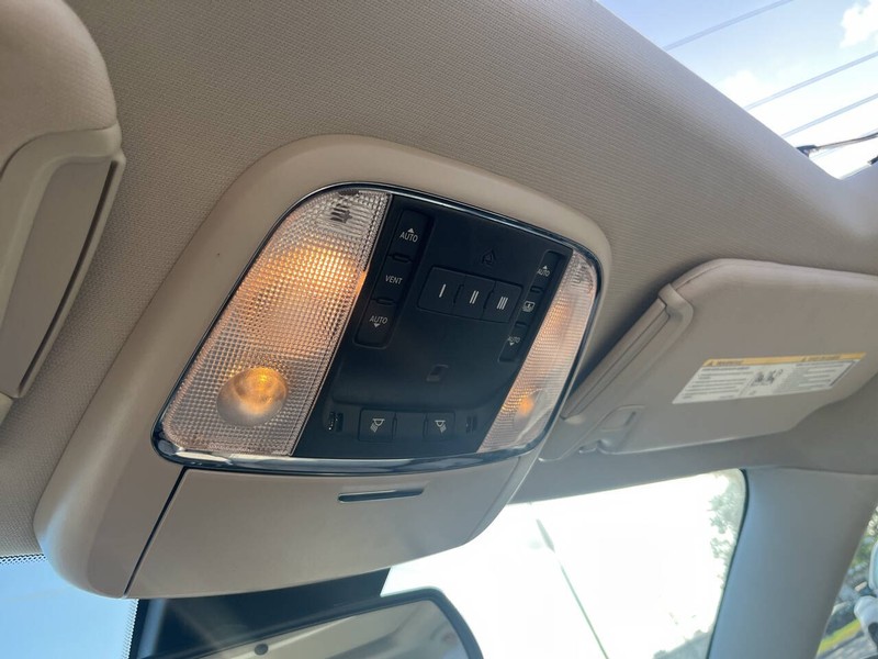 Chrysler 300 Vehicle Image 14