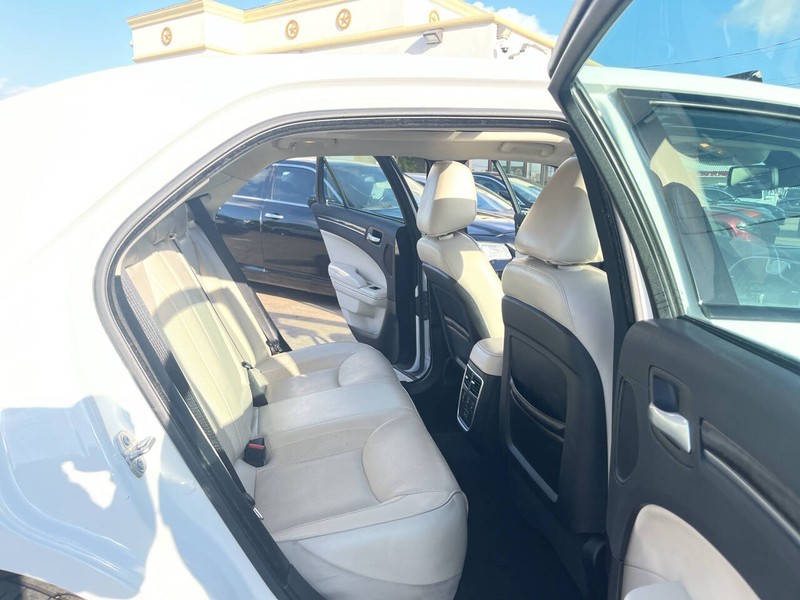 Chrysler 300 Vehicle Image 23