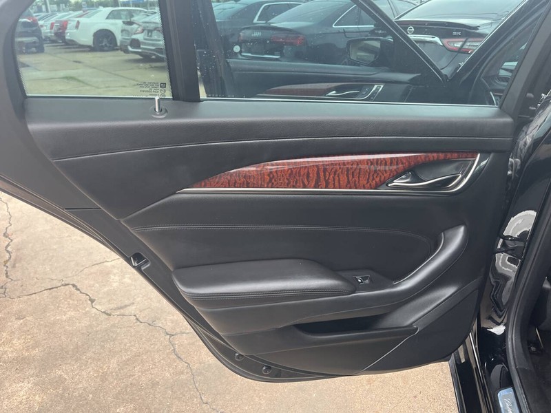 Cadillac CTS Vehicle Image 12