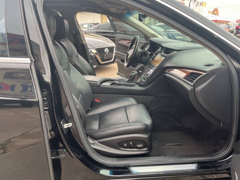 Cadillac CTS Vehicle Image 19