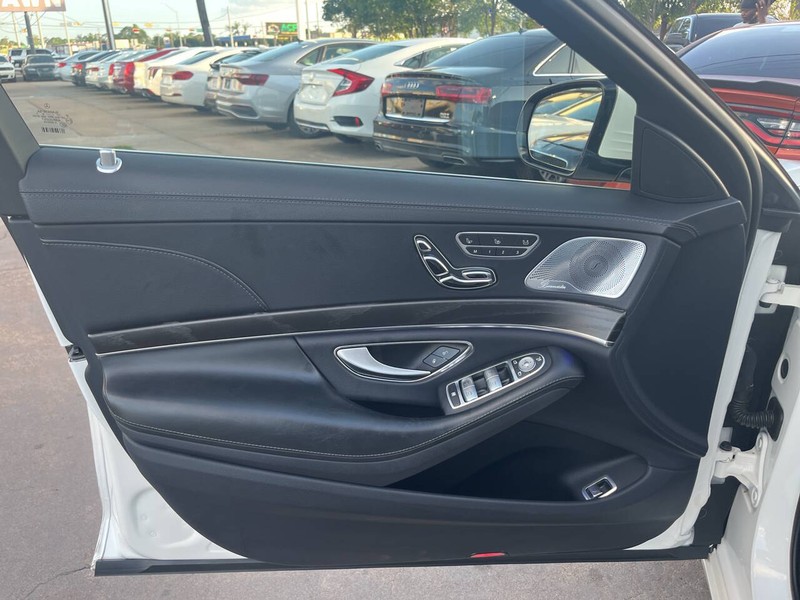 Mercedes-Benz S-Class Vehicle Image 06