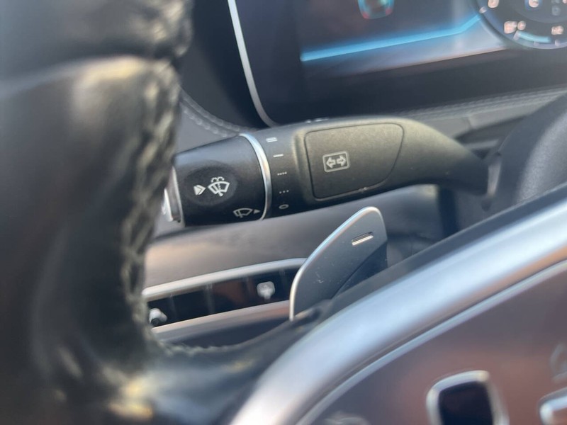 Mercedes-Benz S-Class Vehicle Image 11