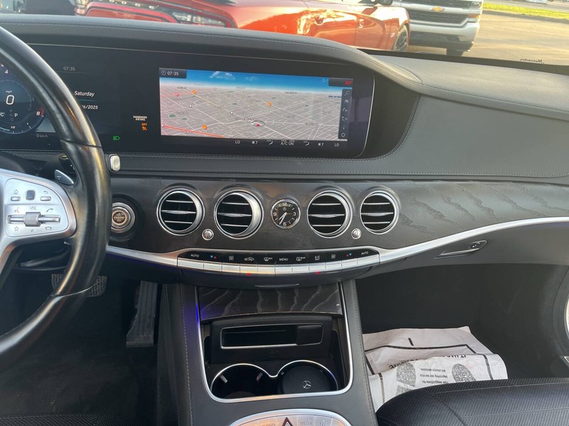 Mercedes-Benz S-Class Vehicle Image 14