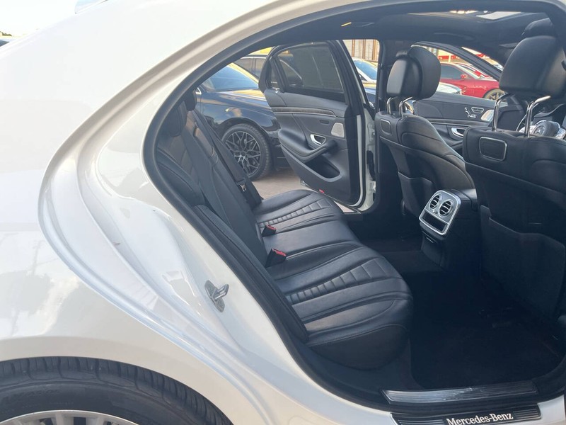 Mercedes-Benz S-Class Vehicle Image 24