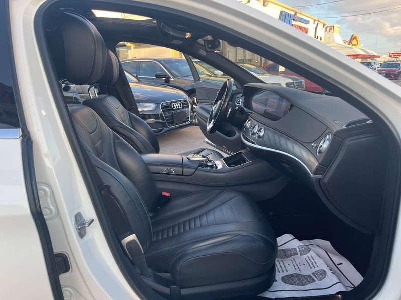 Mercedes-Benz S-Class Vehicle Image 26
