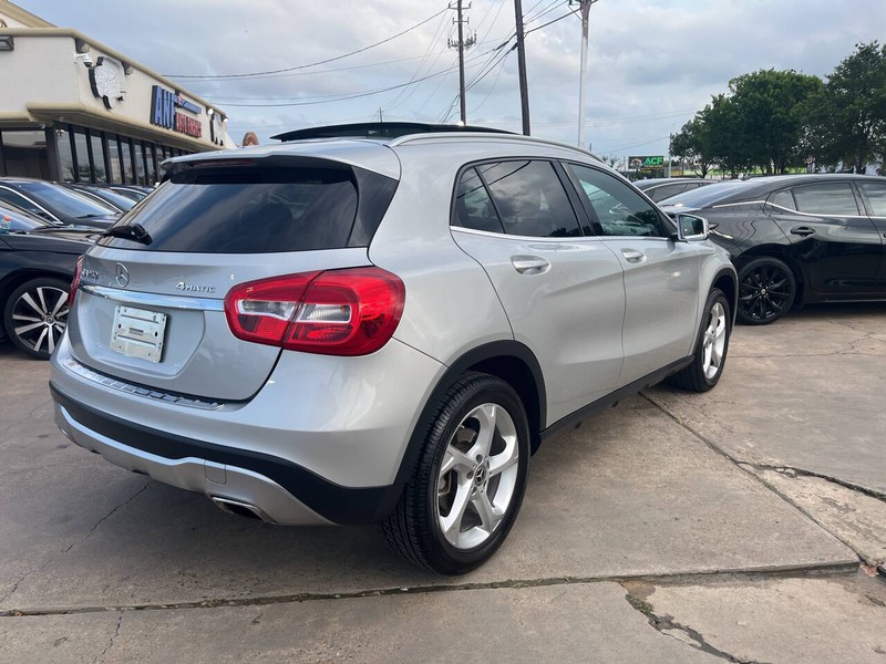 Mercedes-Benz GLA Vehicle Image 06