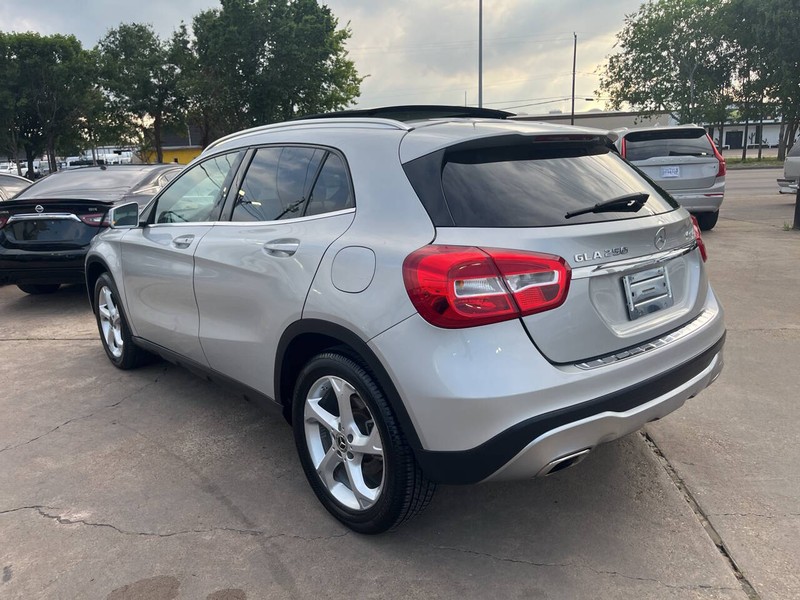 Mercedes-Benz GLA Vehicle Image 07