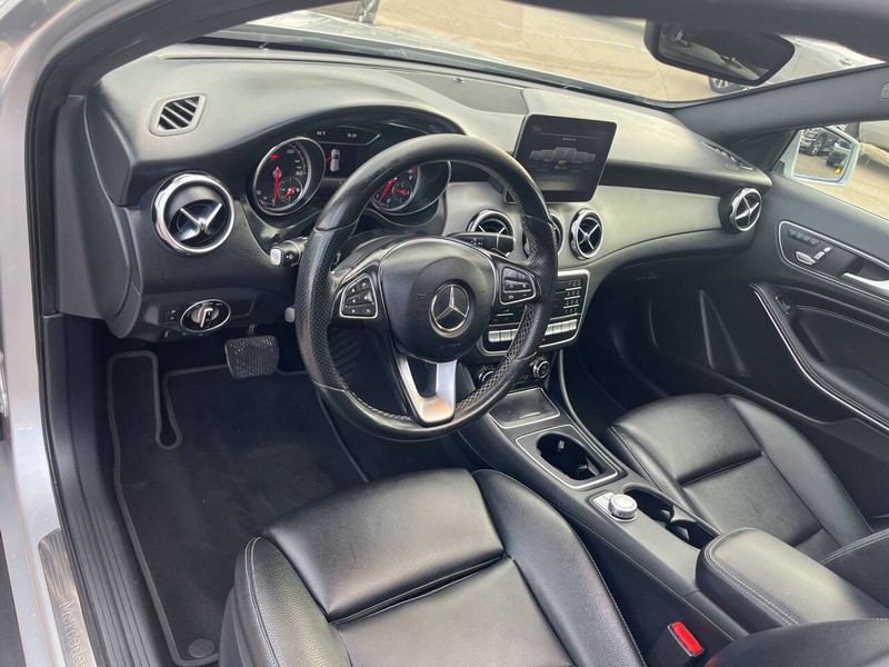 Mercedes-Benz GLA Vehicle Image 10