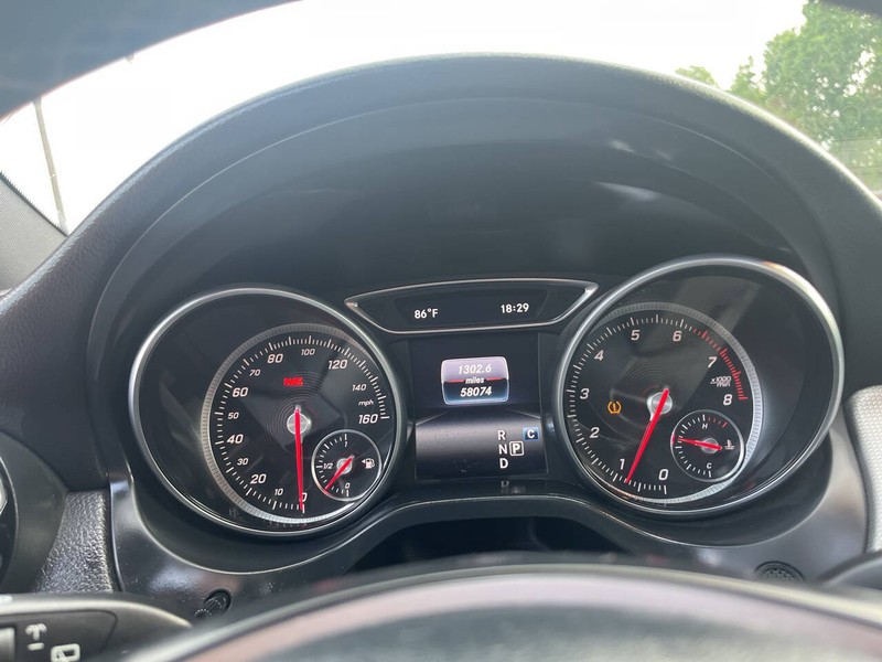 Mercedes-Benz GLA Vehicle Image 11