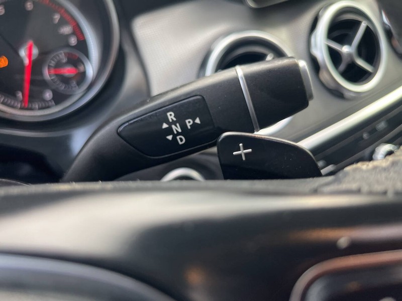 Mercedes-Benz GLA Vehicle Image 12