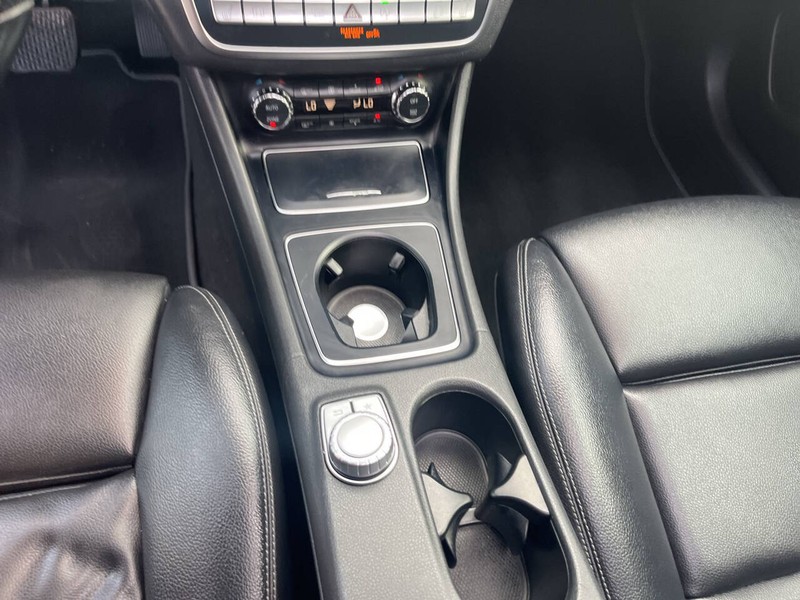 Mercedes-Benz GLA Vehicle Image 16
