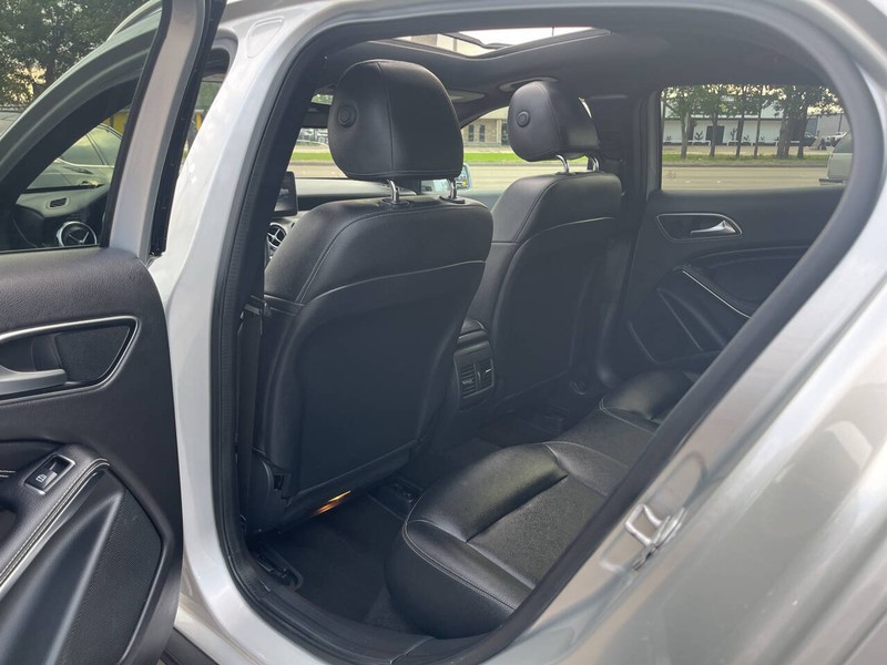 Mercedes-Benz GLA Vehicle Image 20