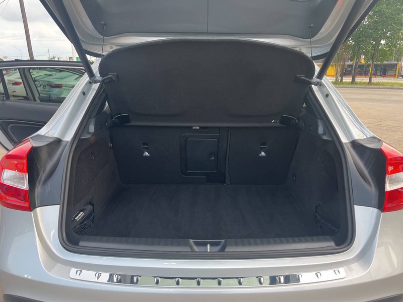 Mercedes-Benz GLA Vehicle Image 22