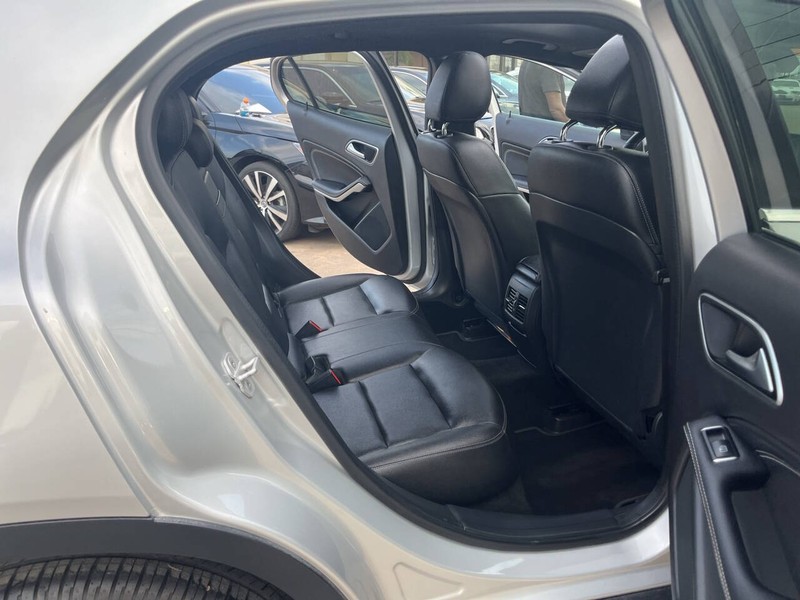 Mercedes-Benz GLA Vehicle Image 24