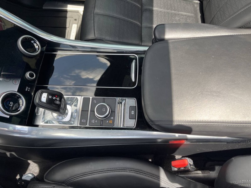 Land Rover Range Rover Sport Vehicle Image 14