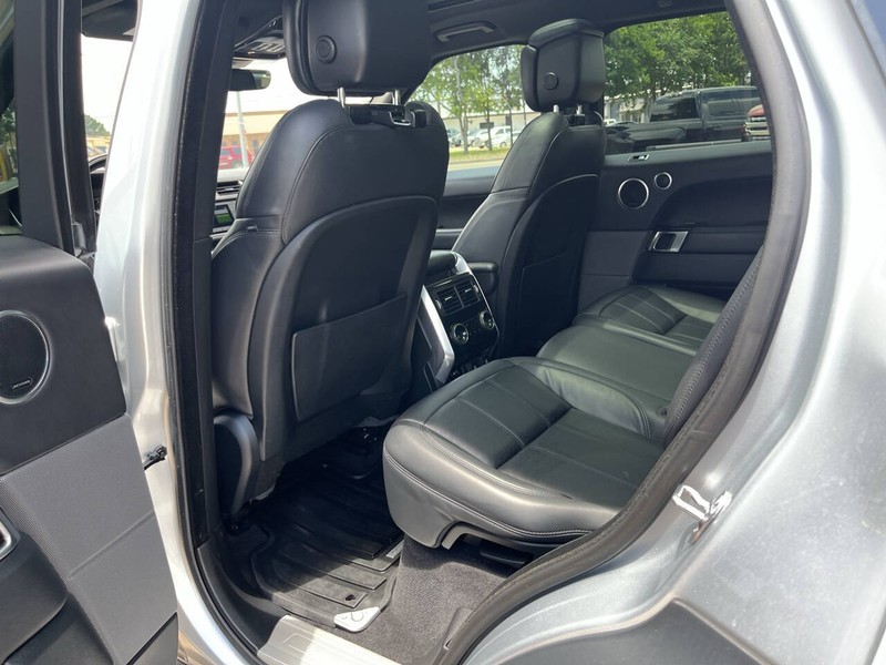 Land Rover Range Rover Sport Vehicle Image 17