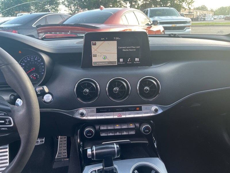 Kia Stinger Vehicle Image 11