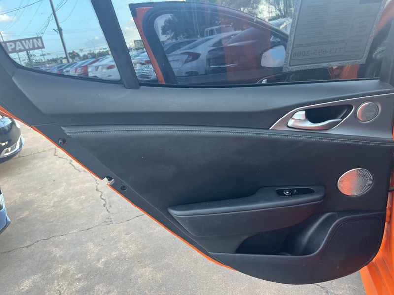 Kia Stinger Vehicle Image 15