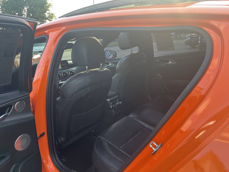 Kia Stinger Vehicle Image 16
