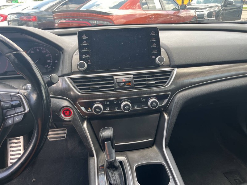 Honda Accord Vehicle Image 12