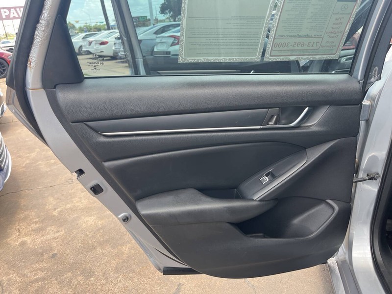 Honda Accord Vehicle Image 14