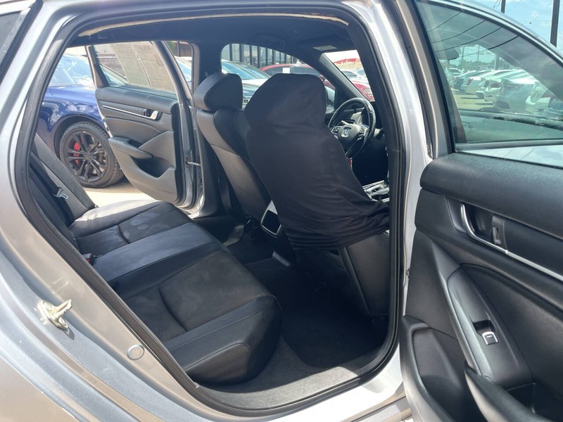 Honda Accord Vehicle Image 17