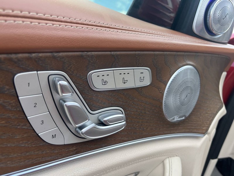 Mercedes-Benz E-Class Vehicle Image 07