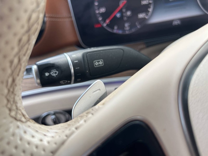 Mercedes-Benz E-Class Vehicle Image 12
